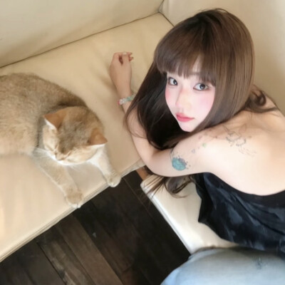 ，