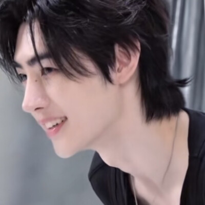 ദ്ദി˶>v<)✧