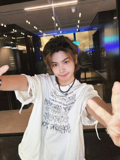 黄明昊