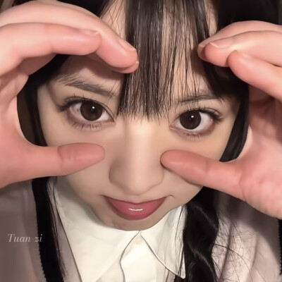 大眼萌妹哦