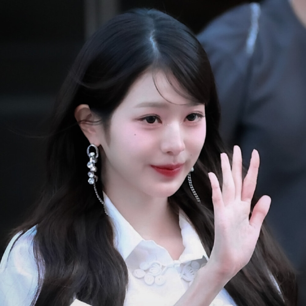 写一些酸溜溜的文字时，我的心和眼睛也酸溜溜的，其实文字是没有温度的，是我寄托在上面的感情有温度