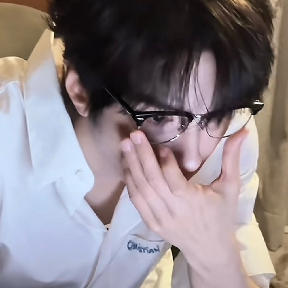 宝见旱上妈， 耍乘乘吃饭呦， 咋夭受你，令夭受你，朋夭也受你， 这靠子只受你， 受你幺幺哒，