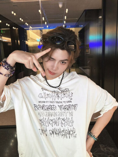 黄明昊