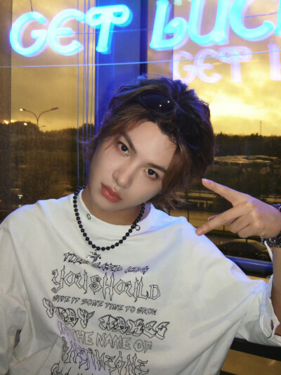 黄明昊
