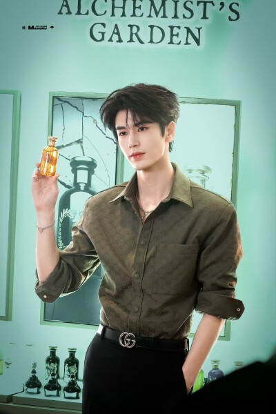 cr.MAMORU·张凌赫