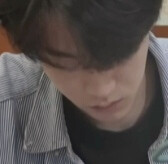 一场剧本围读下来不知道换了几个姿势