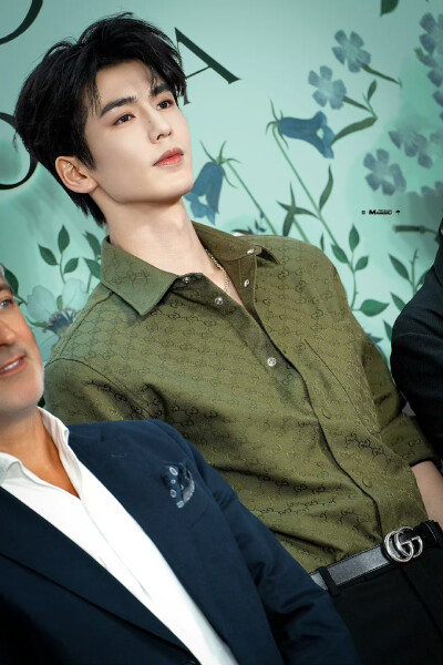 cr.MAMORU·张凌赫