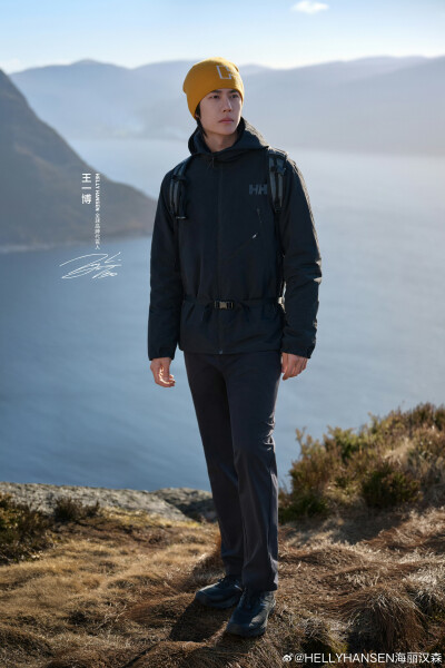 HELLYHANSEN海丽汉森：
心之所向，皆是野径
寄情山野，征途由此启程
随HELLY HANSEN全球品牌代言人@UNIQ-王一博
一同解锁全新H2EXPLORER徒步系列棉服
无论徒步探索密林
或是露营静观星河
尽享户外高光时刻
#HELLY H…