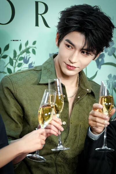 cr.MAMORU·张凌赫