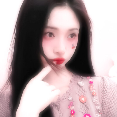  周洁琼Pinky* ₊ ⁺ ♡̶✦ 花に寄りて、心が踊る ⋆⭒♡̶✦
