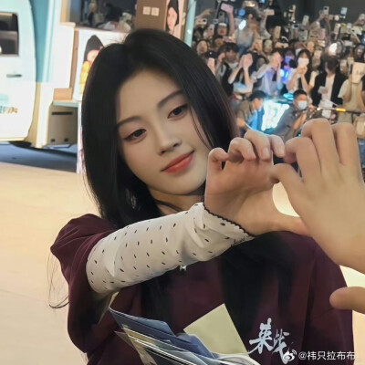 鞠婧祎