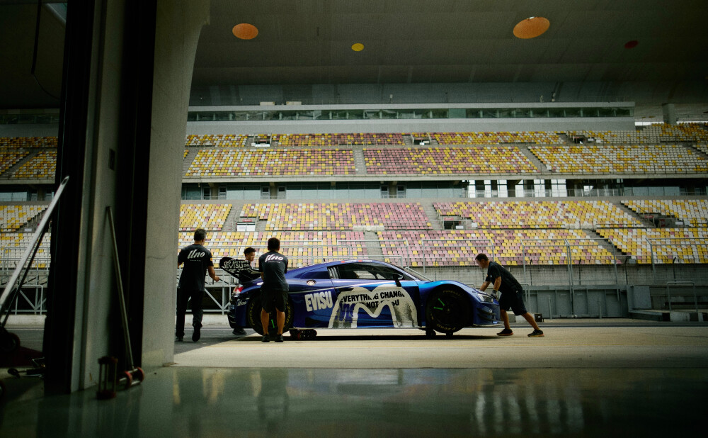 YIBO-OFFICIAL：
Race Mode：ON
引擎持续嘶吼，热爱不断延伸，85号车组赛程已更新！@UNIQ-王一博
赛事日程:
时间：9月19日—9月21日China GT上海收官站
时间：10月6日—10月8日2025上海8小时耐力赛 ​​​
