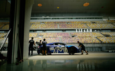 YIBO-OFFICIAL：
Race Mode：ON
引擎持续嘶吼，热爱不断延伸，85号车组赛程已更新！@UNIQ-王一博
赛事日程:
时间：9月19日—9月21日China GT上海收官站
时间：10月6日—10月8日2025上海8小时耐力赛 ​​​