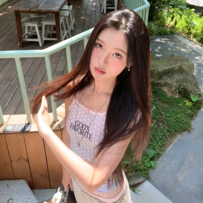 女