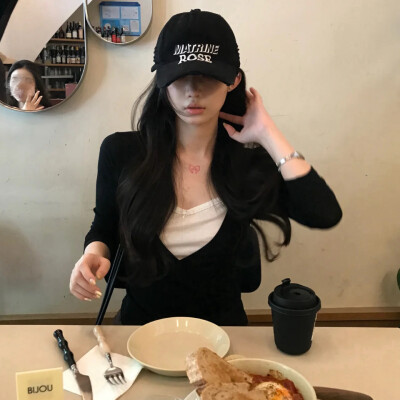 女