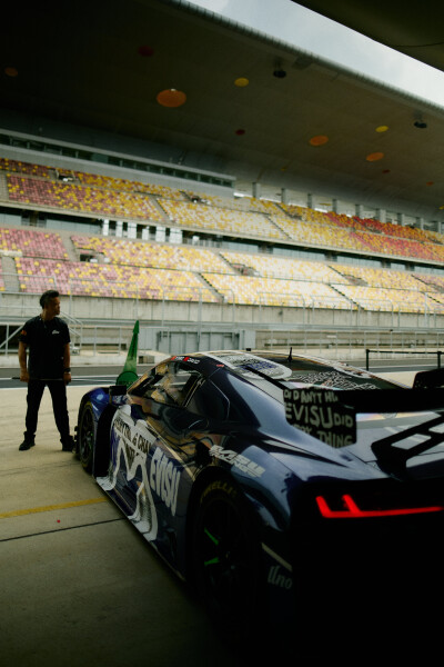 YIBO-OFFICIAL：
Race Mode：ON
引擎持续嘶吼，热爱不断延伸，85号车组赛程已更新！@UNIQ-王一博
赛事日程:
时间：9月19日—9月21日China GT上海收官站
时间：10月6日—10月8日2025上海8小时耐力赛 ​​​