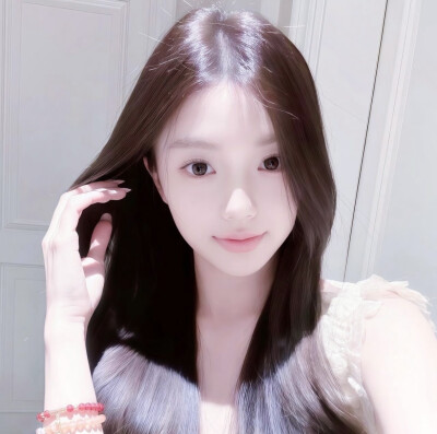 自截女头 拿图点赞关注