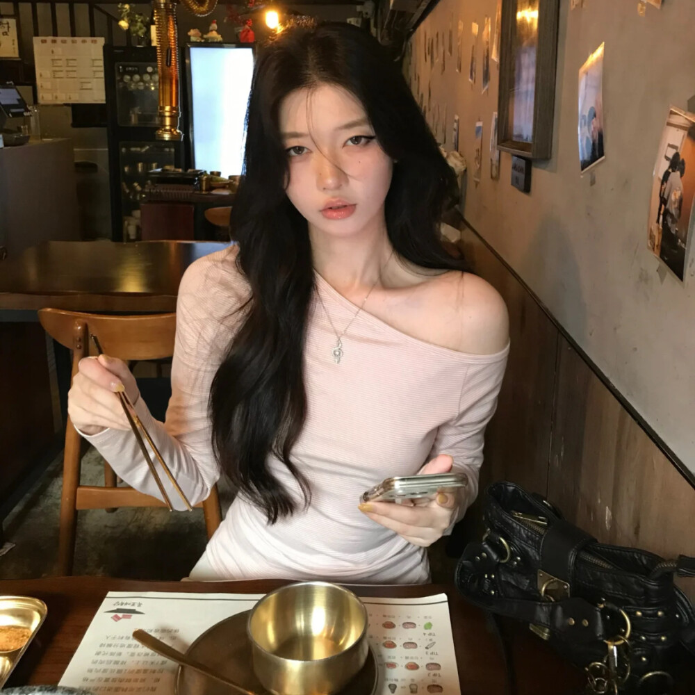 女