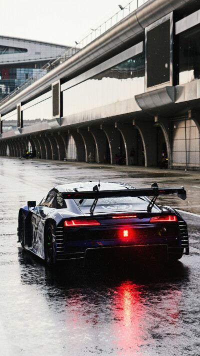 YIBO-OFFICIAL：
Race Mode：ON
引擎持续嘶吼，热爱不断延伸，85号车组赛程已更新！@UNIQ-王一博
赛事日程:
时间：9月19日—9月21日China GT上海收官站
时间：10月6日—10月8日2025上海8小时耐力赛 ​​​