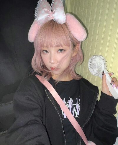 purple kiss dosie张恩诚