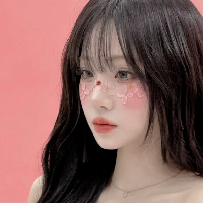 你看，这世界开满了花，就当是为我而开的吧。
金拏炅
起司名札