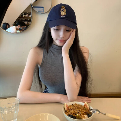 女