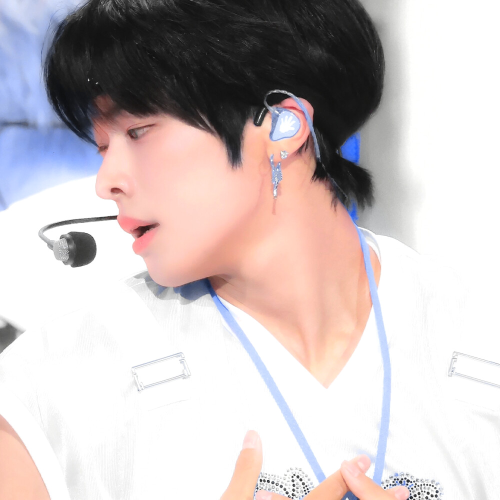 我是得能勇志今天就是中国的情人节了 我也来官宣我对象了我对象是前田陆
我们其实在8.12日就已经官宣了 但是为了尊重中国的节日 我选择再次官宣一遍 我对象前田陆
那么中国的西珍妮们祝福我们这对佳人好吗 