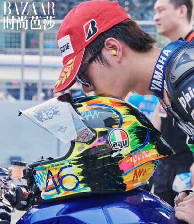王一博 时尚芭莎85号赛车手
