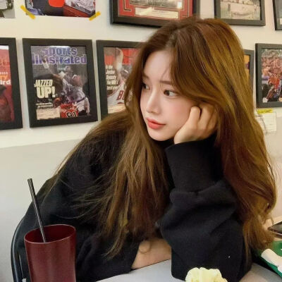 女