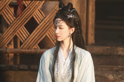 月鳞绮纪 陈都灵 雾妄言
cr：碎花诗