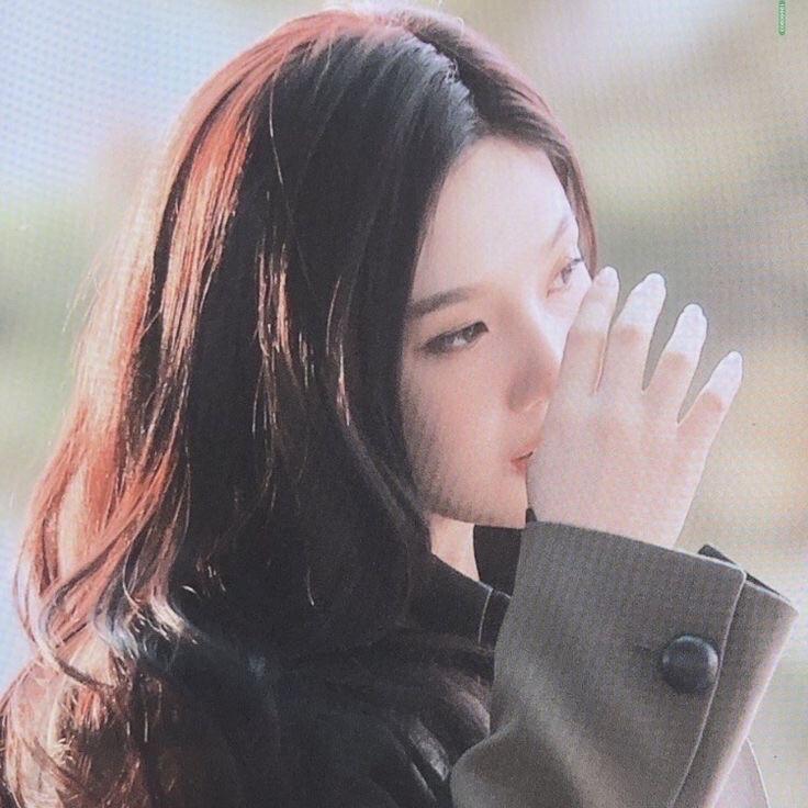 她现在又站在谁的对面