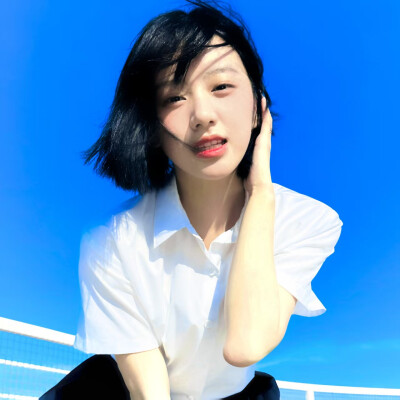 青春是不同于世俗的诗章 有如绚霞般斐然的一行