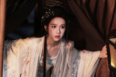 月鳞绮纪 陈都灵 雾妄言
cr：碎花诗