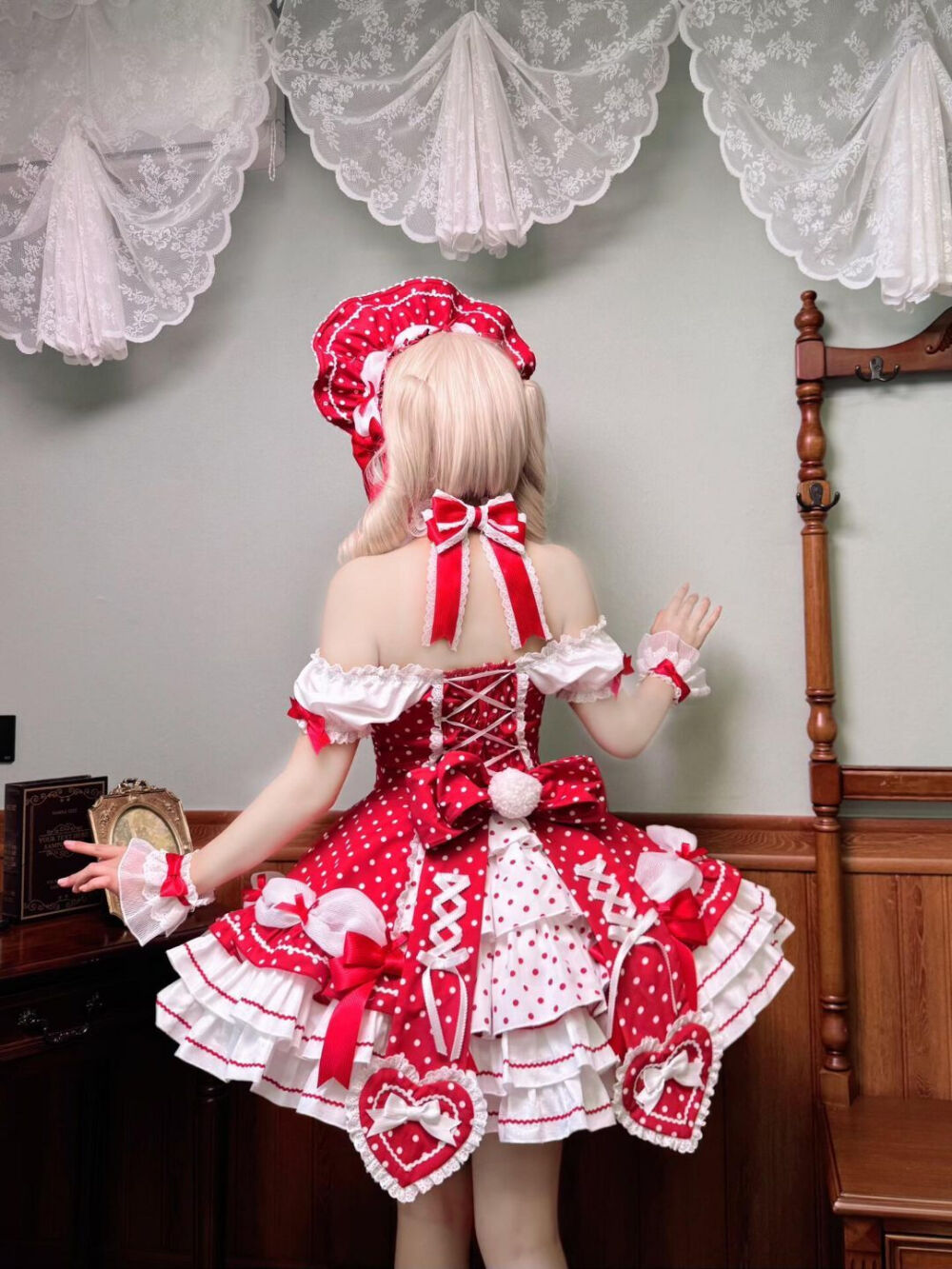 是红色波点小裙子诶，打算冲这条小裙子，求姐妹推荐一下适合的鞋子！