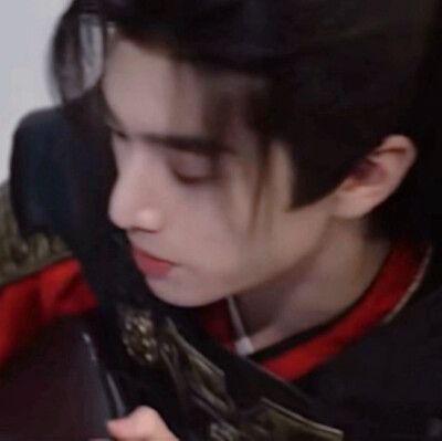世界以正常头套吻乐乐，乐乐报之以英气逼人唇红齿白英姿飒爽 （依旧调了）