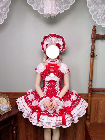 是红色波点小裙子诶，打算冲这条小裙子，求姐妹推荐一下适合的鞋子！