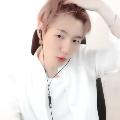 拧巴的人需要引导型边伯贤，回避的人需要主动型边伯贤，缺爱的人需要依恋型边伯贤，暴躁的人需要讨好型边伯贤