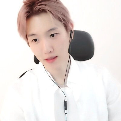 拧巴的人需要引导型边伯贤，回避的人需要主动型边伯贤，缺爱的人需要依恋型边伯贤，暴躁的人需要讨好型边伯贤