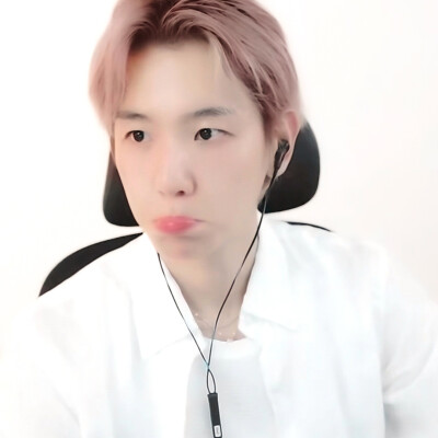 拧巴的人需要引导型边伯贤，回避的人需要主动型边伯贤，缺爱的人需要依恋型边伯贤，暴躁的人需要讨好型边伯贤