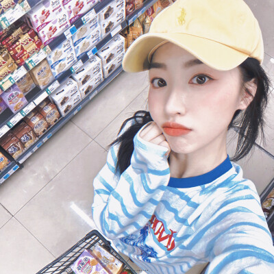 Heyyy!!Let's go shopping!!!!
*邓恩熙｜p1和p3是两个色调 ​​​