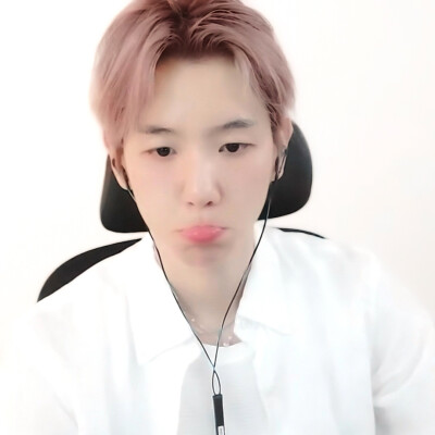 拧巴的人需要引导型边伯贤，回避的人需要主动型边伯贤，缺爱的人需要依恋型边伯贤，暴躁的人需要讨好型边伯贤