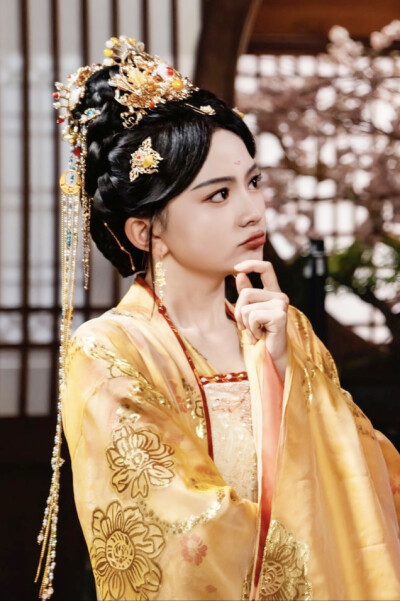 帝后互殴，但全宫都在磕CP 冯婞