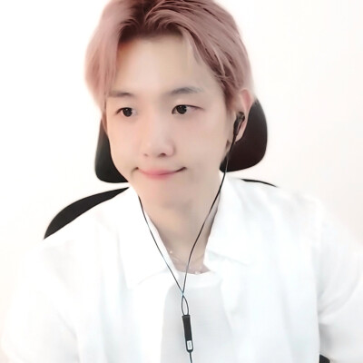 拧巴的人需要引导型边伯贤，回避的人需要主动型边伯贤，缺爱的人需要依恋型边伯贤，暴躁的人需要讨好型边伯贤