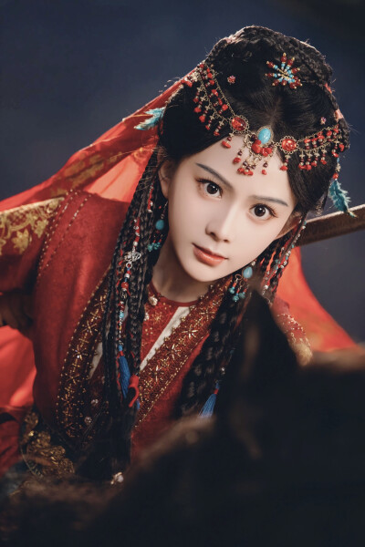 帝后互殴，但全宫都在磕CP 冯婞