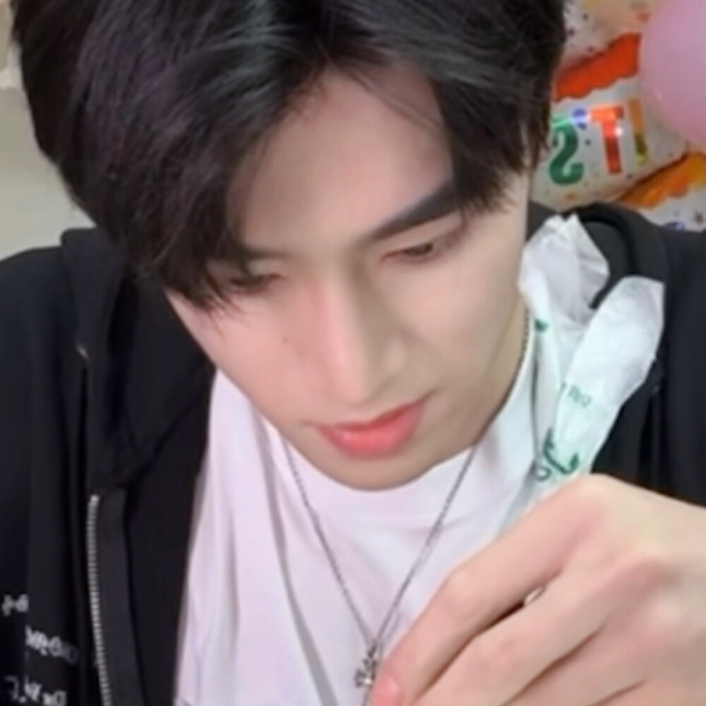 早上水果沙拉，中午蔬菜沙拉，晚上把鸡杀啦