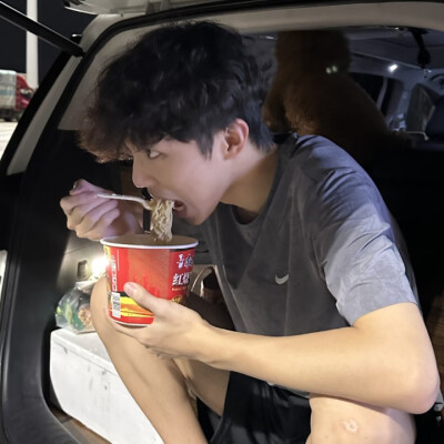 不联系的日子里 是互相比狠心 还是如你所愿