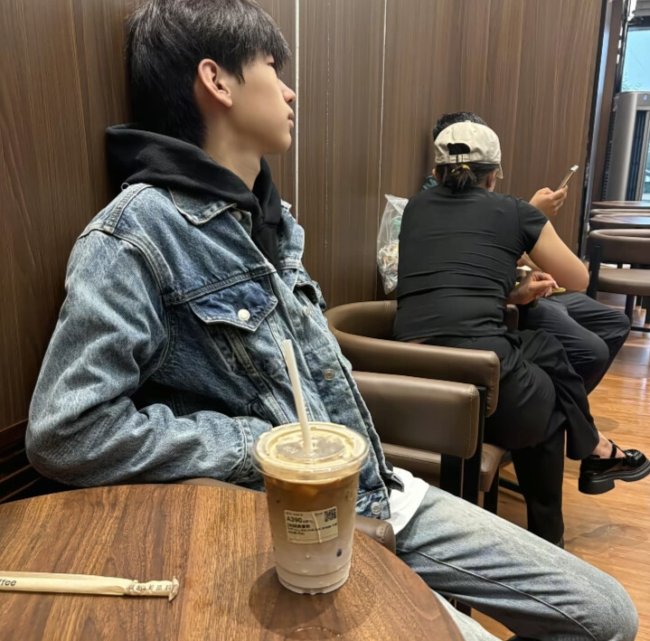 不联系的日子里 是互相比狠心 还是如你所愿