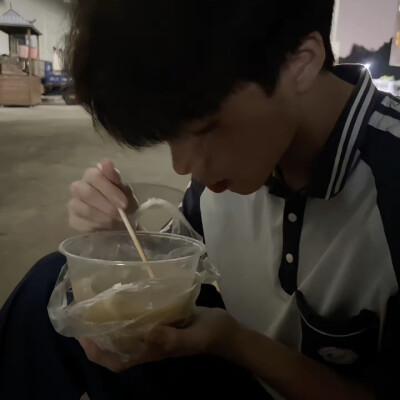 不联系的日子里 是互相比狠心 还是如你所愿