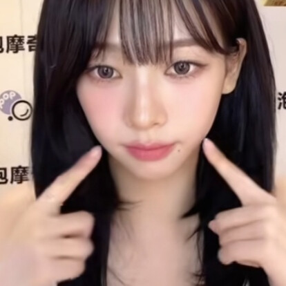 作为全村唯一一个磕过 《冬柚》 的人我的眼神里透露出同龄人没有的忧郁。