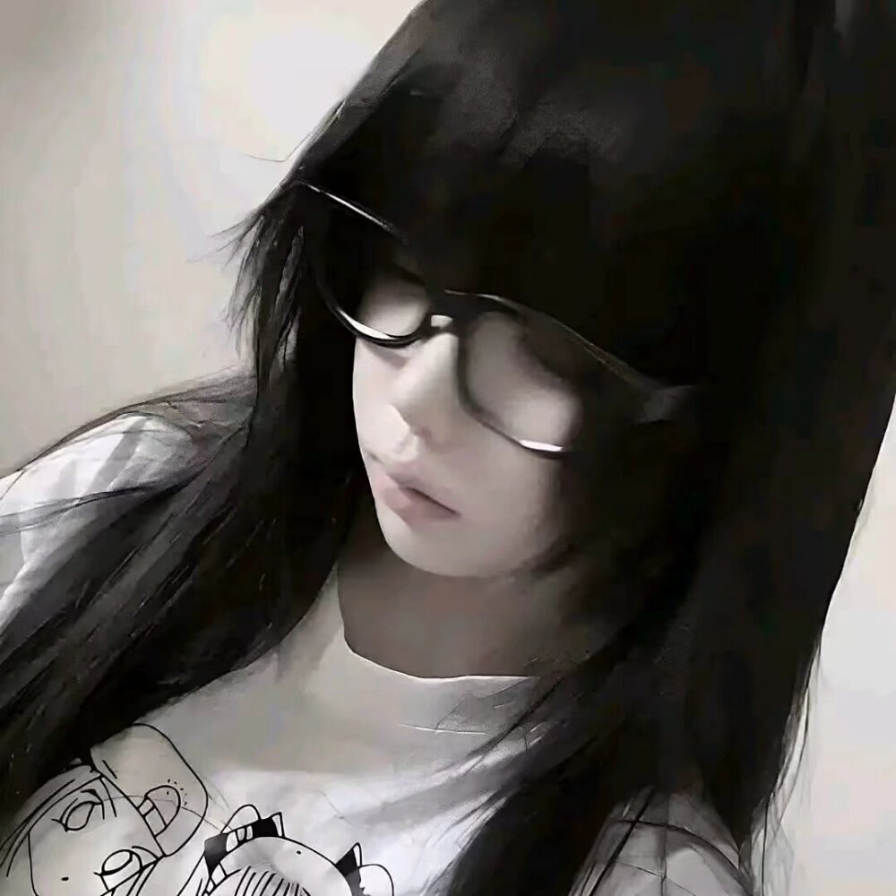 女